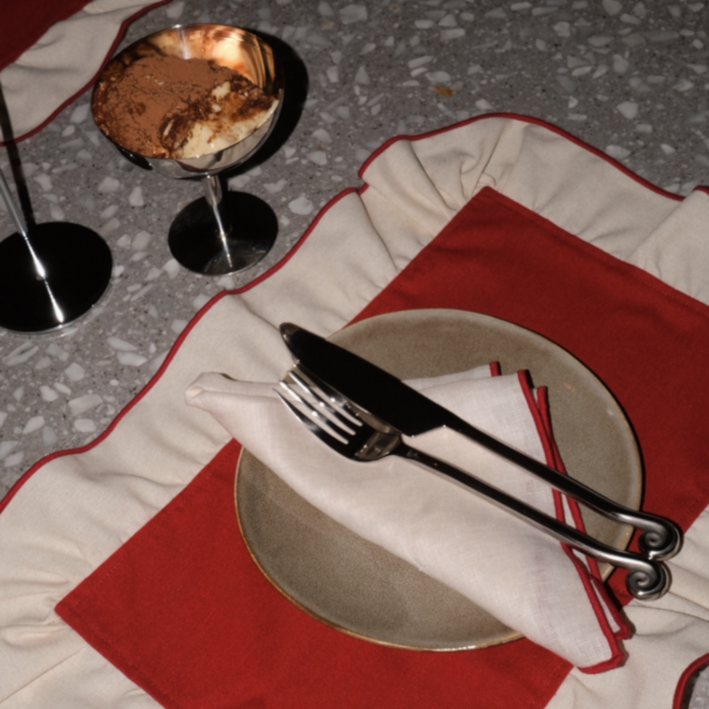 ruffled placemat red & cream - set of 2