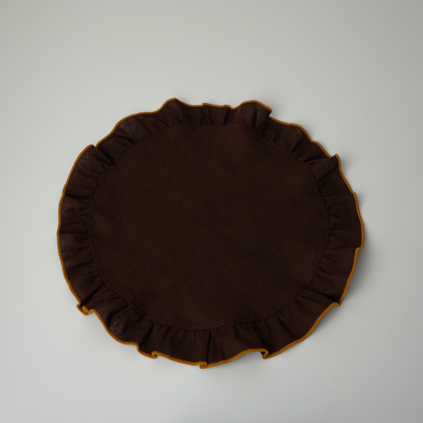 round ruffled placemat wood - set of 2