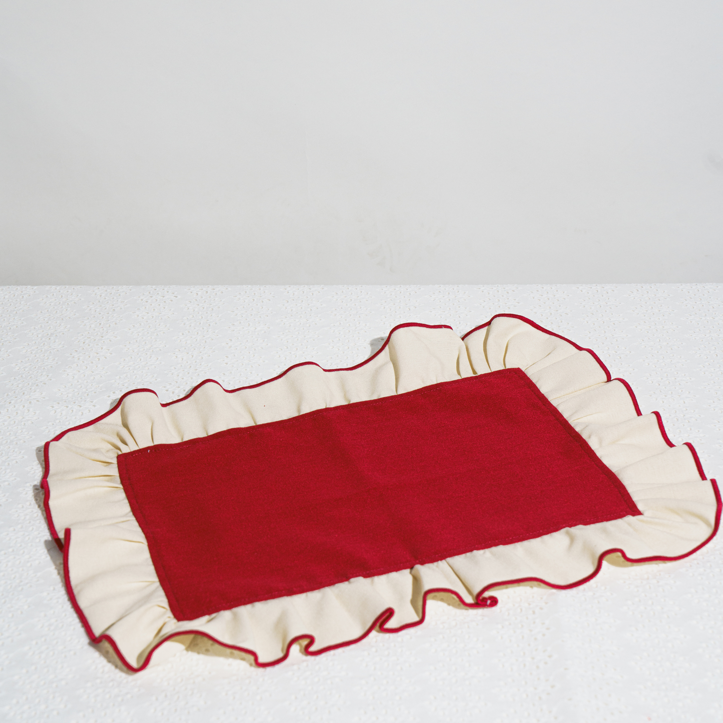 ruffled placemat red & cream - set of 2