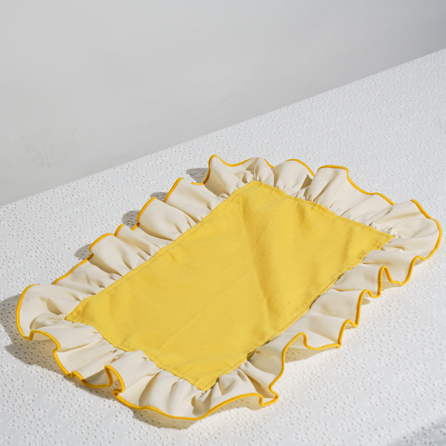 ruffled placemat butter yellow & cream - set of 2