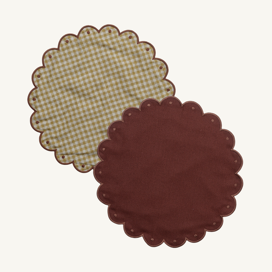 scalloped placemat - set of 2 (reversible)