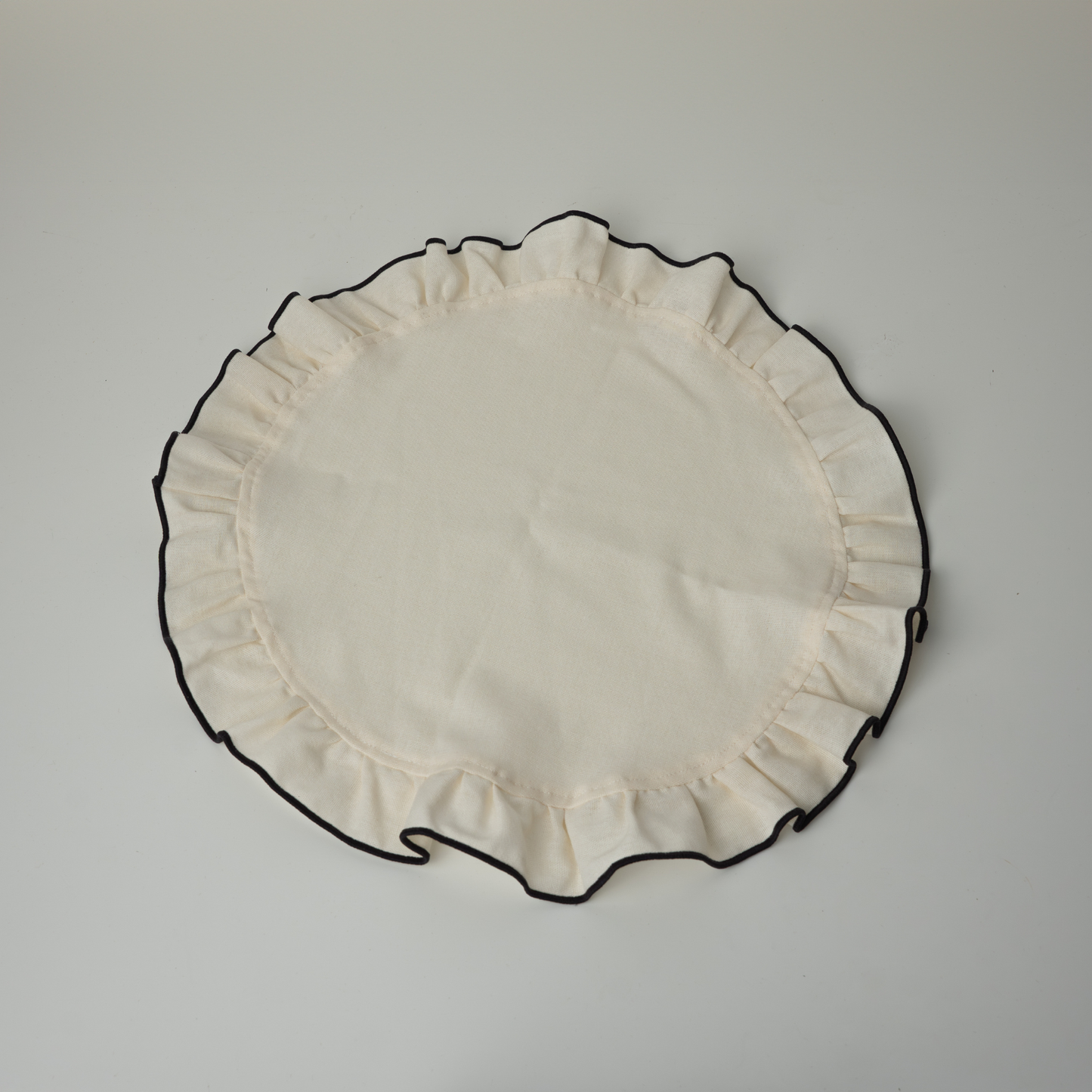 round ruffled placemat ivory - set of 2